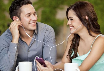 How to Flirt When You’re a Shy Guy How to Flirt When You're a Shy Guy - Menslifeadvice